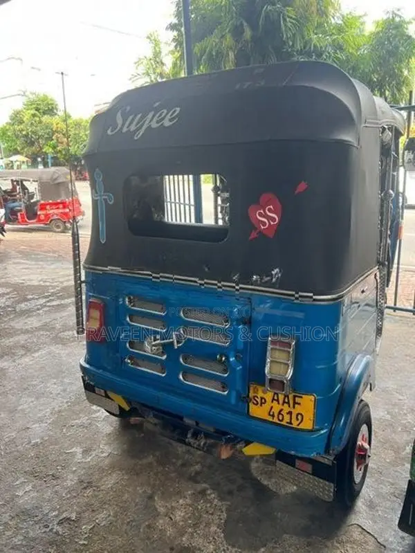 Bajaj RE 4strok 2012