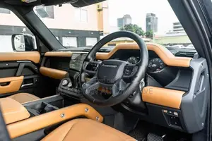Land Rover Defender P400e 110 2025