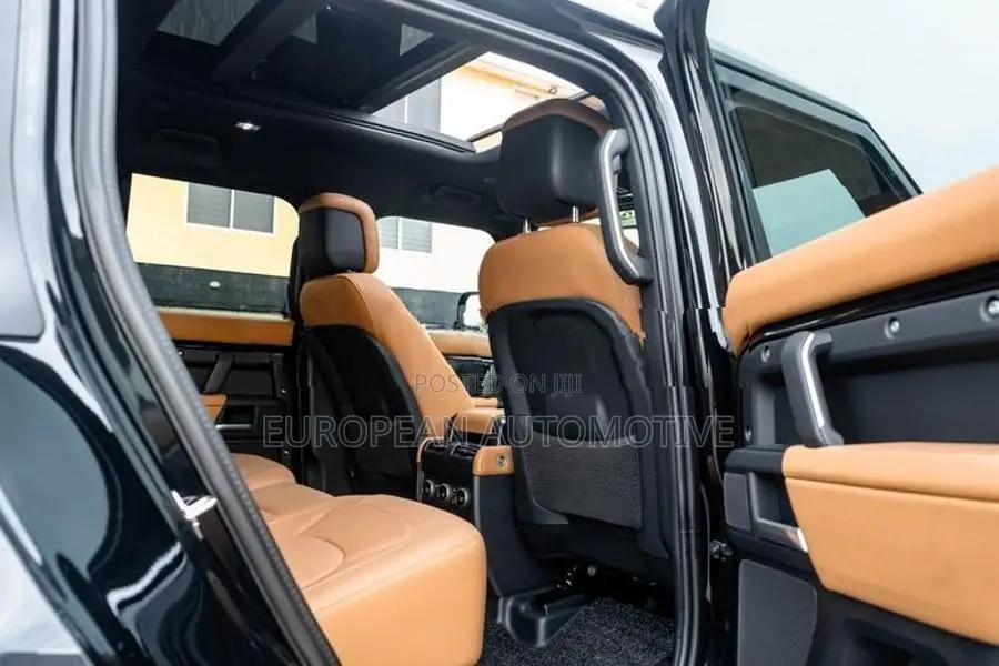 Land Rover Defender P400e 110 2025