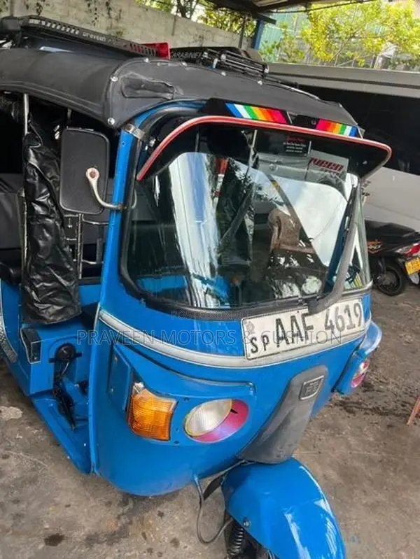 Bajaj RE 4strok 2012