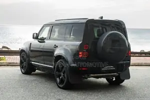 Land Rover Defender P400e 110 2025