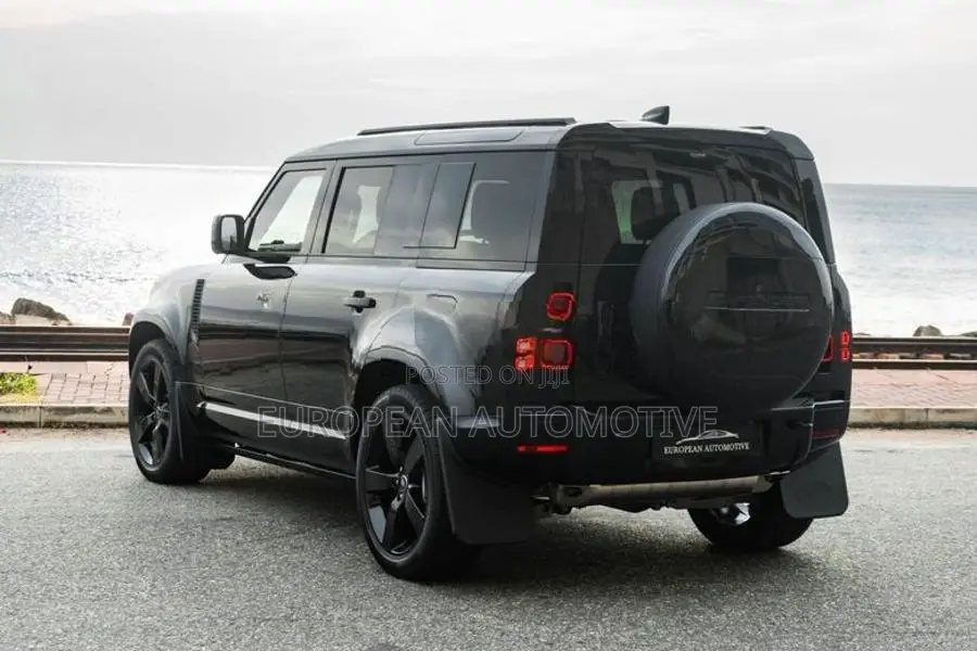 Land Rover Defender P400e 110 2025