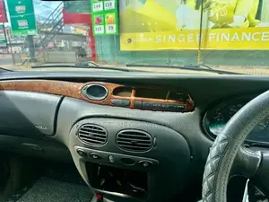 Nissan Ford Fairmont 2000