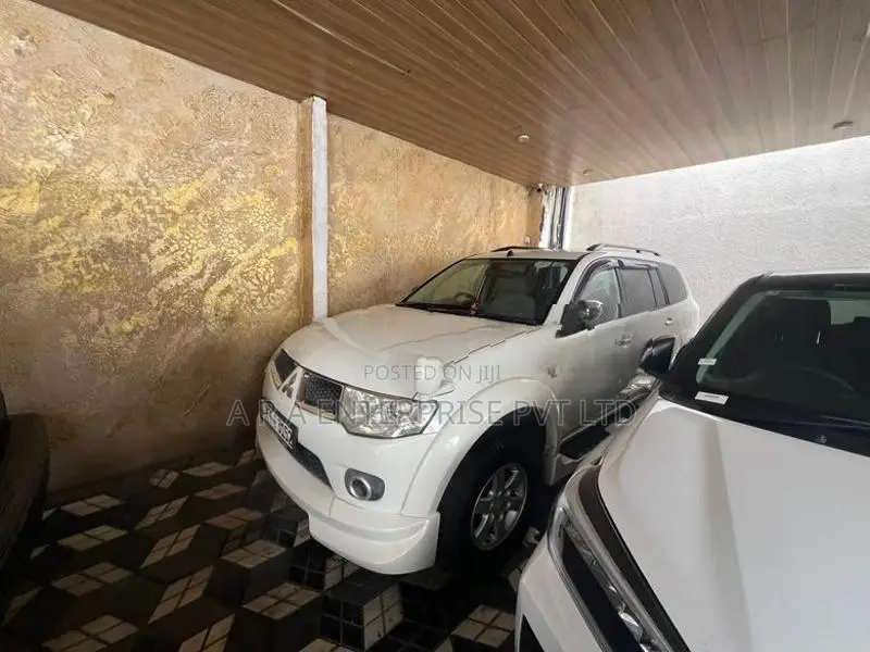 Mitsubishi Montero Sport 2.5Diesel 2nd 2012