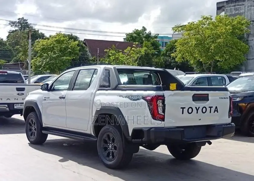 Toyota Hilux TRAVO Overland Plus 2026