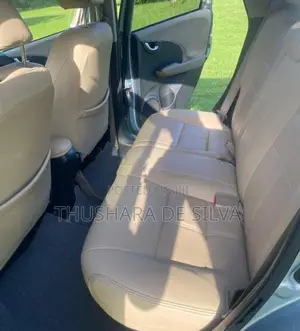 Honda Fit Shuttle 2012