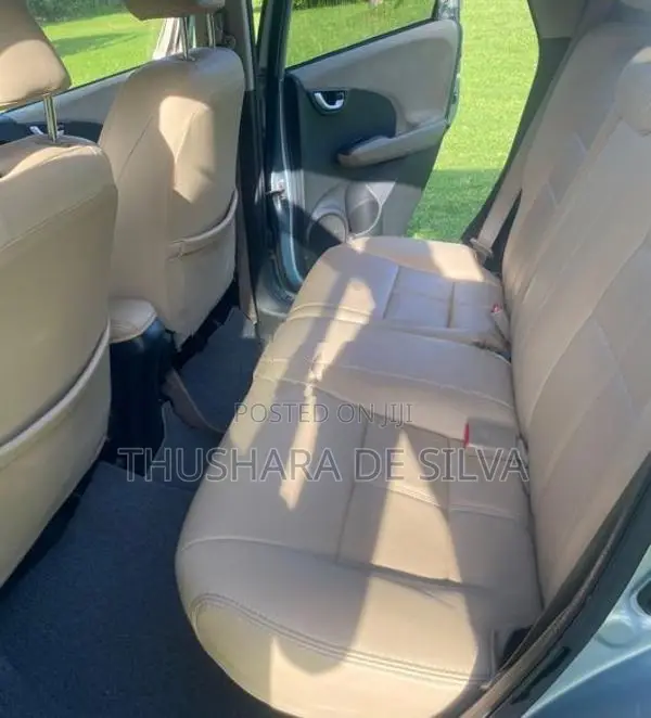 Honda Fit Shuttle 2012