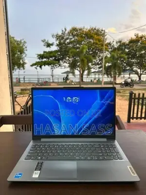 Lenovo IdeaPad Slim 3 15IRH8 Laptop