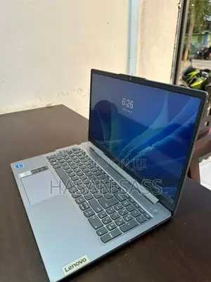 Lenovo IdeaPad Slim 3 15IRH8 Laptop
