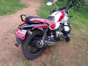 Bajaj V15 2017