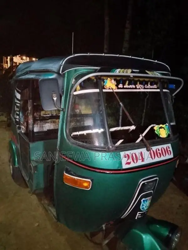 Bajaj RE 1990