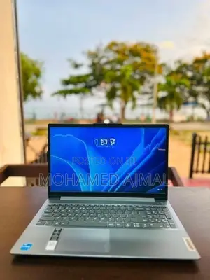 Lenovo IdeaPad Slim 3 15IRH8 Laptop