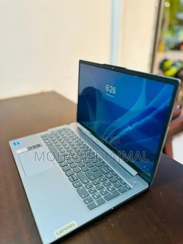 Lenovo IdeaPad Slim 3 15IRH8 Laptop