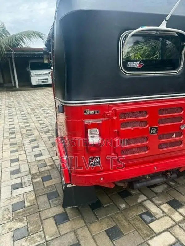 Bajaj RE Three Wheeler 2018