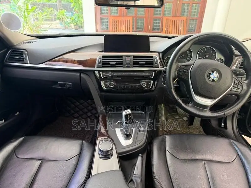 BMW 318i Luxury Line 2018