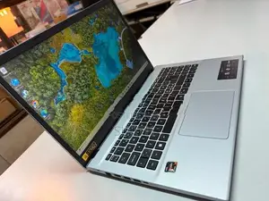 Acer Aspire 3 AMD Ryzen 7 5700U 16GB DDR4 512GB NVMe