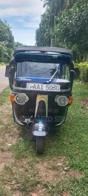 Bajaj RE 205 2013