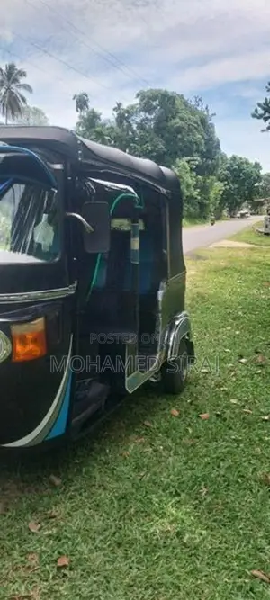Bajaj RE 205 2013