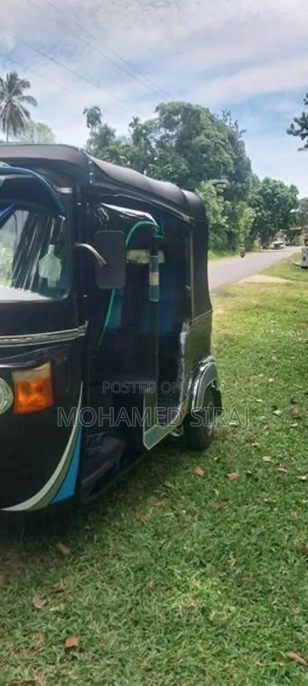 Bajaj RE 205 2013