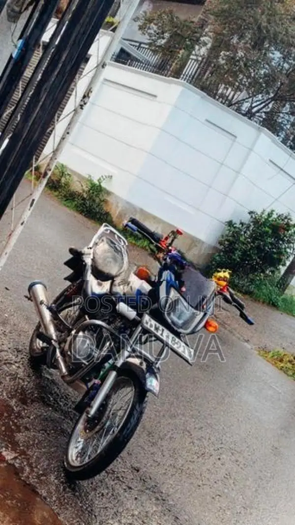 Bajaj CT100 2011