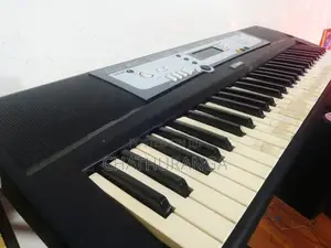 Yamaha E213