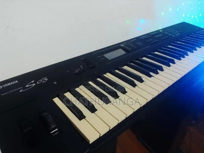 Yamaha S03 keyboard