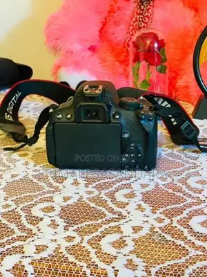 Canon 700 D DSLR Camera