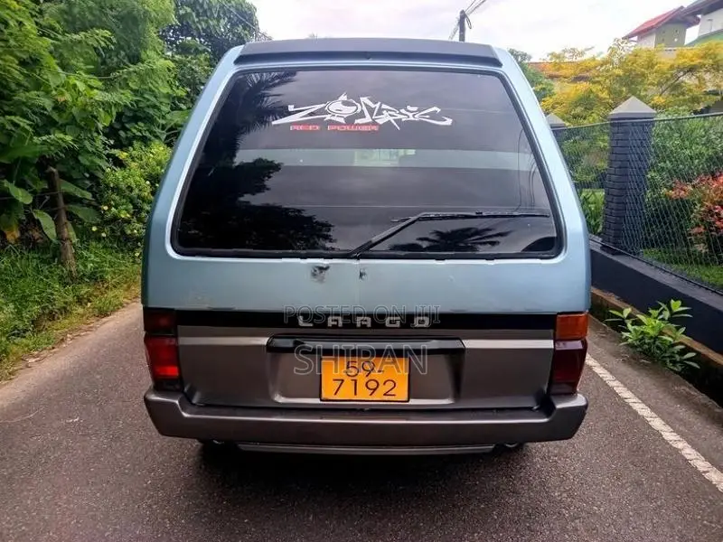 Nissan Largo 1992