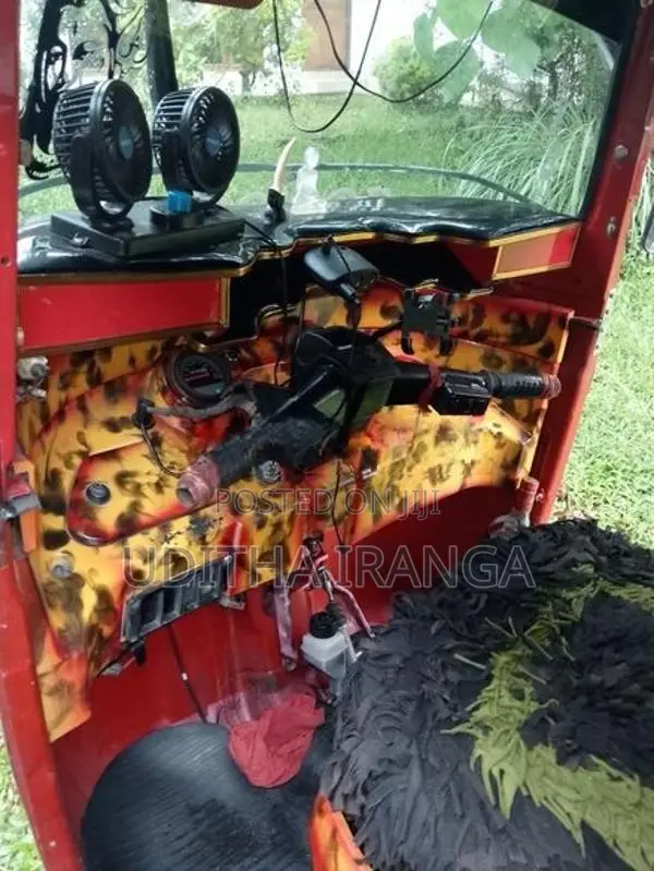 Bajaj RE 2014