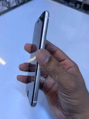 Apple iPhone SE 2 (Used)