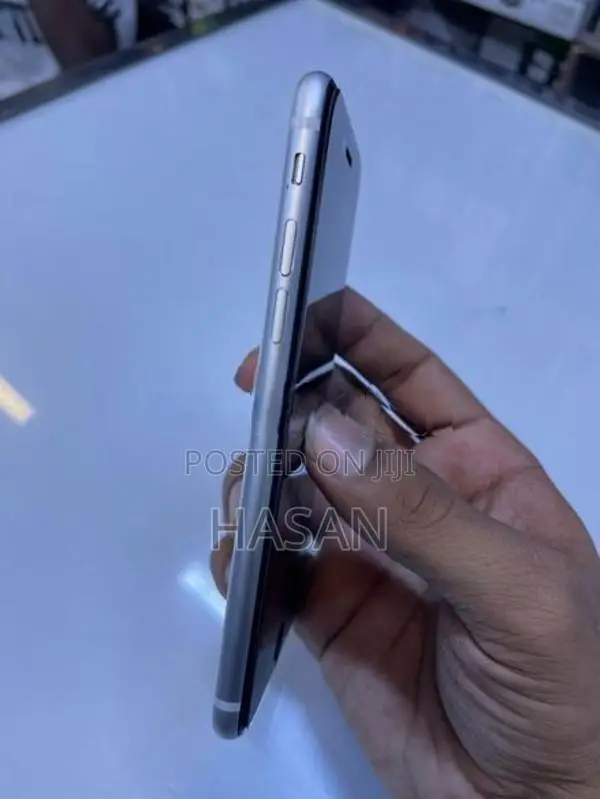 Apple iPhone SE 2 (Used)