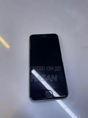 Apple iPhone SE 2 (Used)