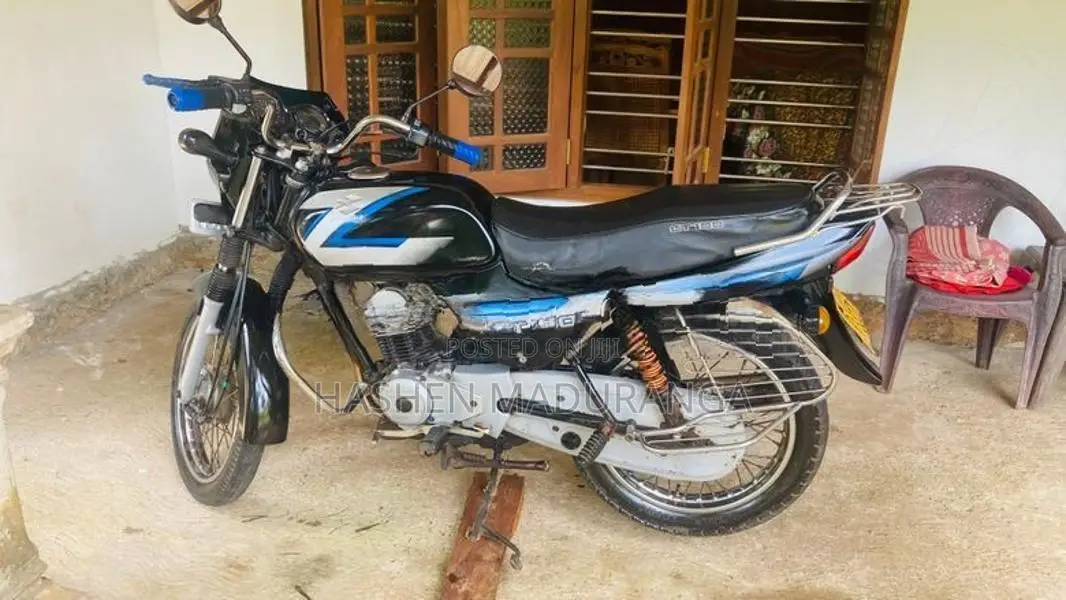 Bajaj CT100 2013