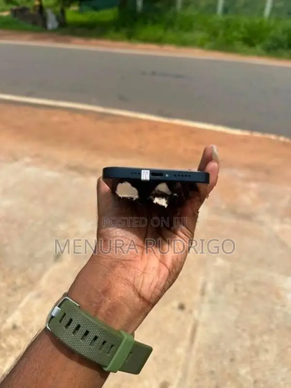 Apple iPhone 13 (Used)