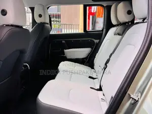 Land Rover Defender P300 Dynamic SE 2025