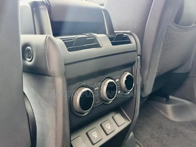 Land Rover Defender Sedona Edition P300e 2025