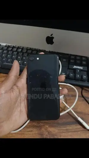 Apple iPhone SE 2 Black (Used)