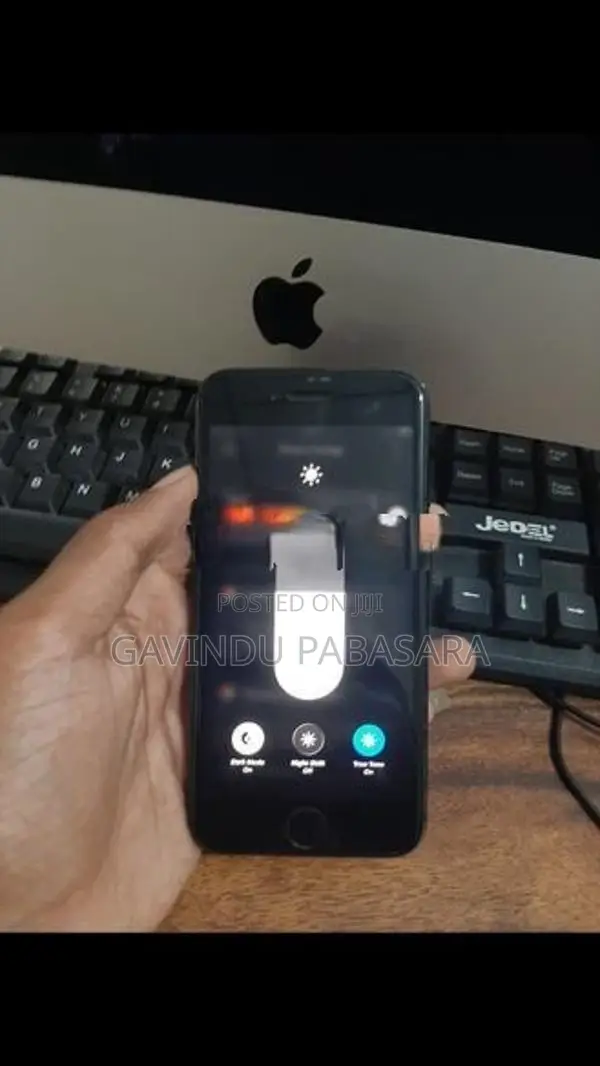 Apple iPhone SE 2 Black (Used)