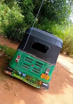 Bajaj RE 2016