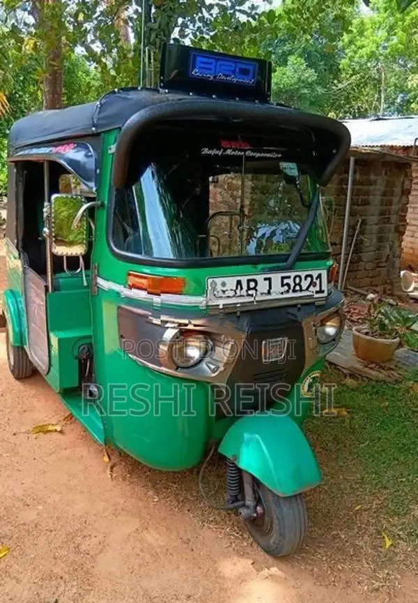 Bajaj RE 2016