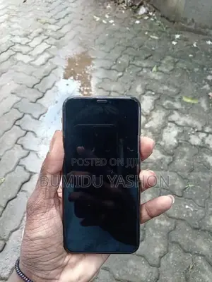 Apple iPhone XS (Used)