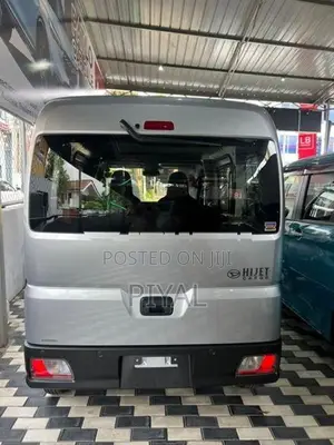 Daihatsu Hijet Cargo Deluxe 2025