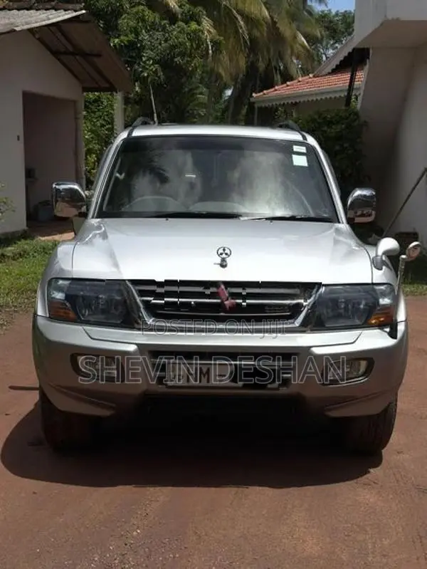 Mitsubishi Montero 2000