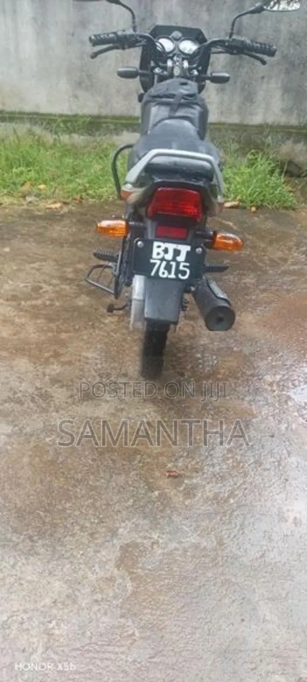 Bajaj CT100 2025