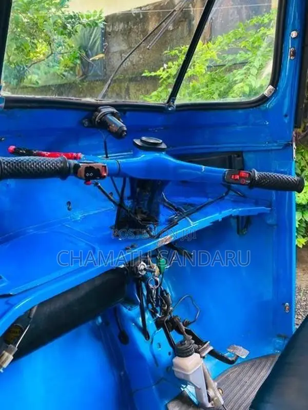 Bajaj RE 2005