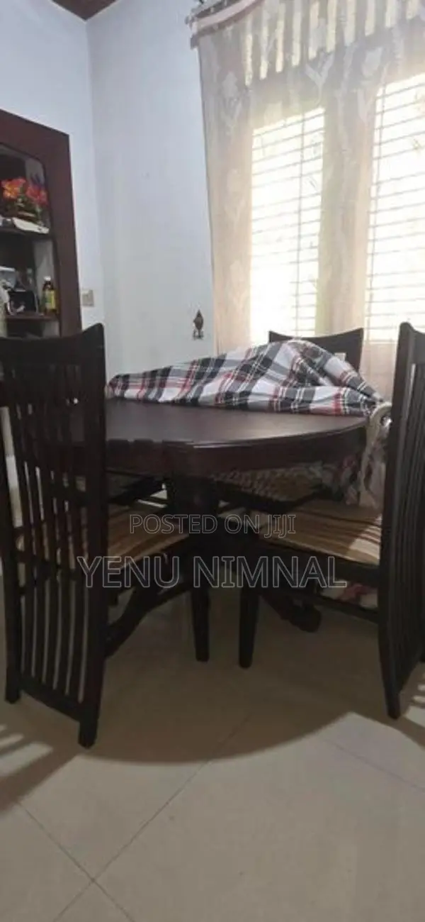 Mahogani Round Table with 4 Teak chairs