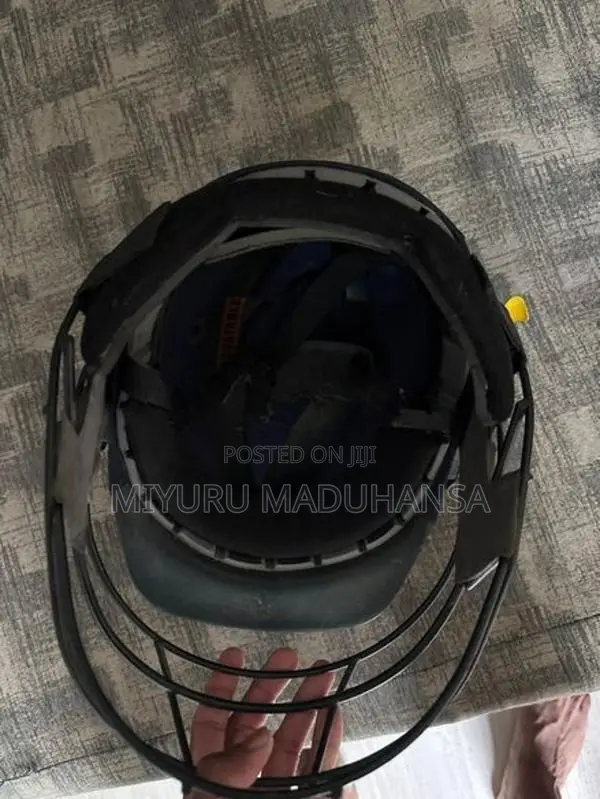 mazuri helmet