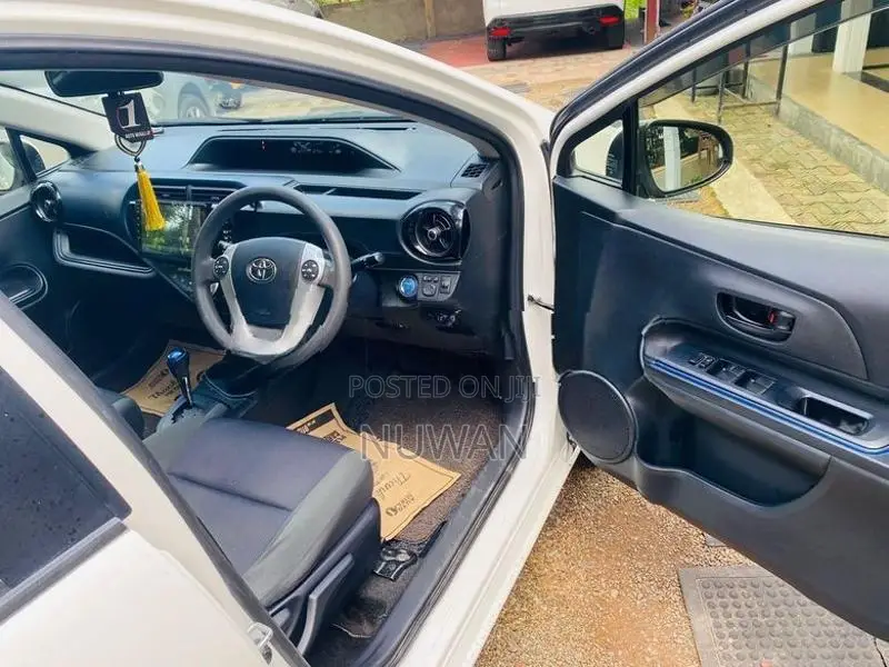 Toyota Aqua S 2015