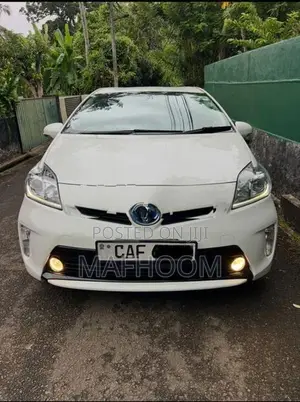 Toyota Prius S LED 2015