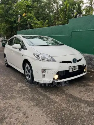 Toyota Prius S LED 2015